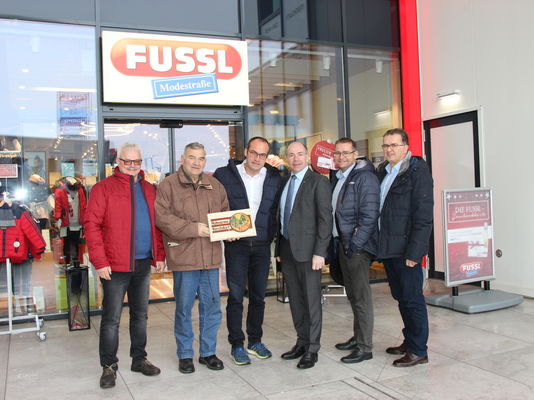 Einkaufszentrum V-Center in Vorchdorf heizt mit umweltfreundlicher Nahwärme aus dem Biomasseheizwerk Vorchdorf